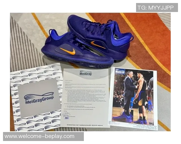 库里赛前训练穿上布克首款签名鞋Book1迎战太阳队展现默契配合