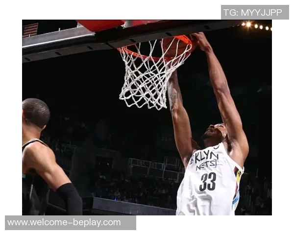 克拉克斯顿表现出色9投6中贡献14分6篮板3助攻1抢断1盖帽助球队获胜 克拉克斯顿表现出色9投6中贡献14分6篮板3助攻1抢断1盖帽助球队获胜